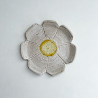 SALE: Speckled Daisy Flower Plate